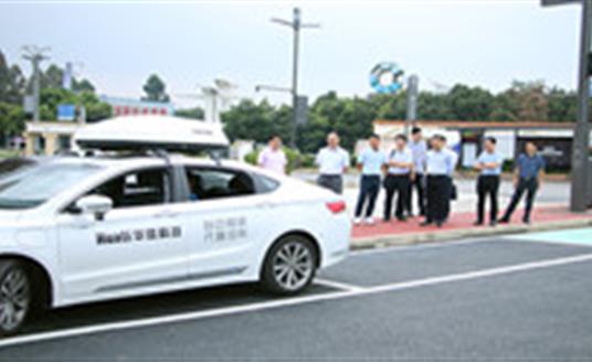 四川省經(jīng)信廳副廳長(zhǎng)皮亦鳴蒞臨華體科技考察5G智慧燈桿發(fā)展情況